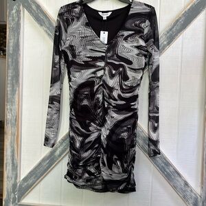 Steve Madden fitted dress, sheer sleeves, body fully lined. Size XS Black/white